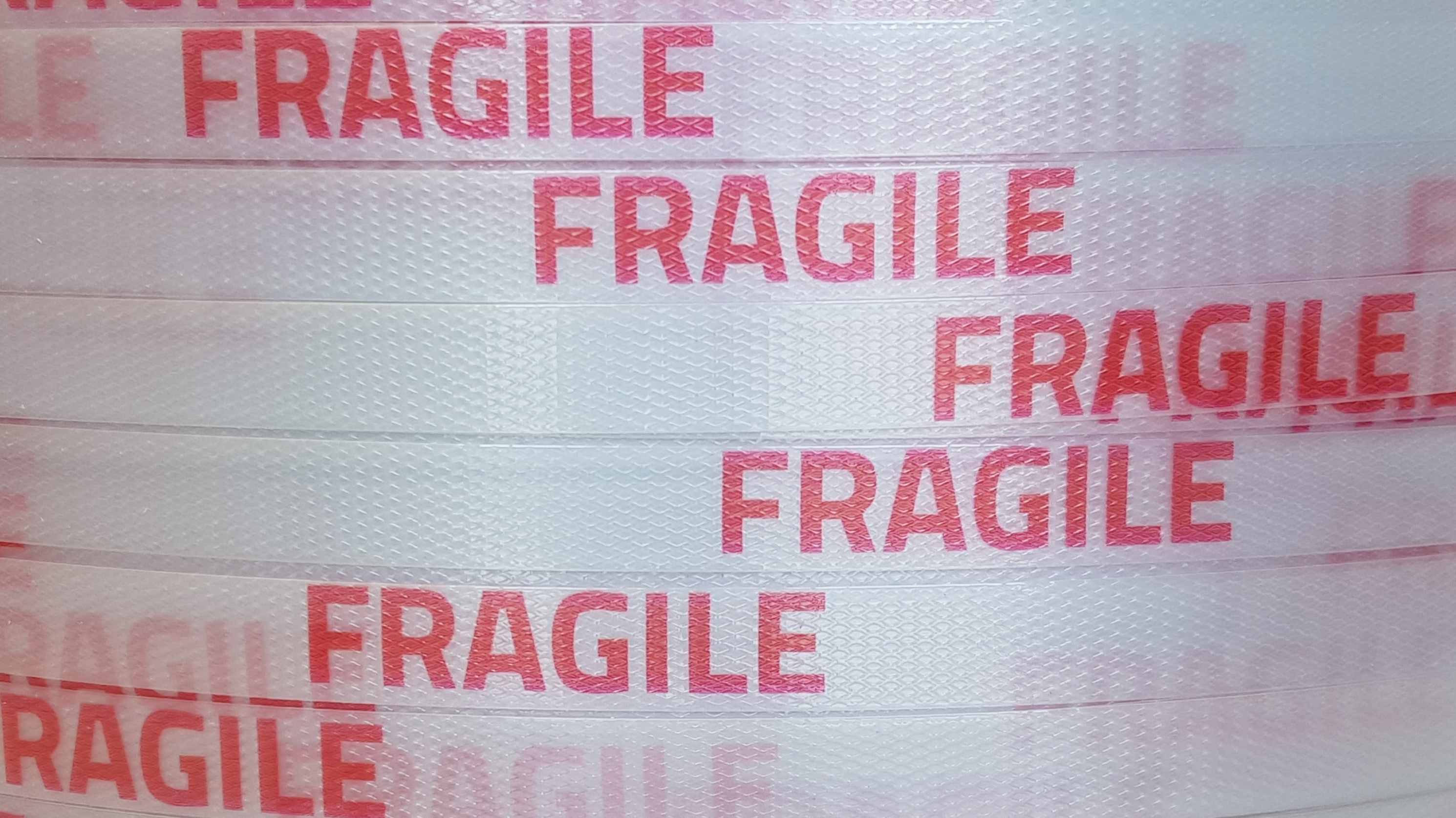 feuillard de cerclage personnalisé avec la mention FRAGILE