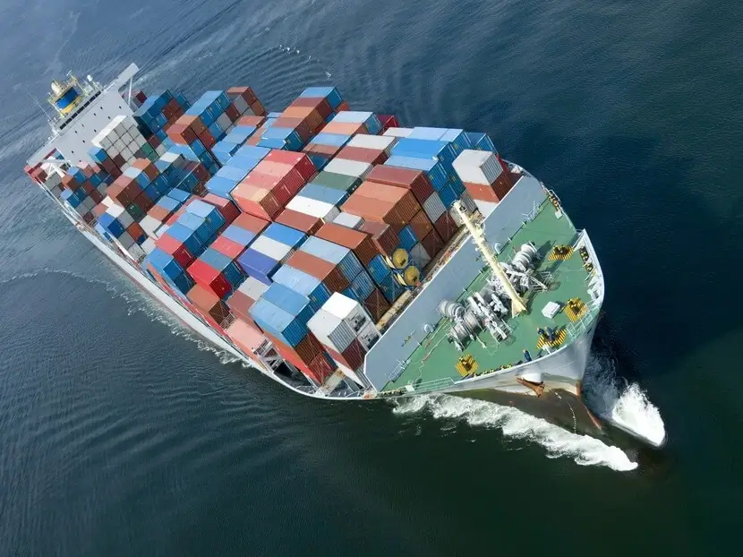 secteur d'activité nautique et environnement maritime porte conteneur maritime