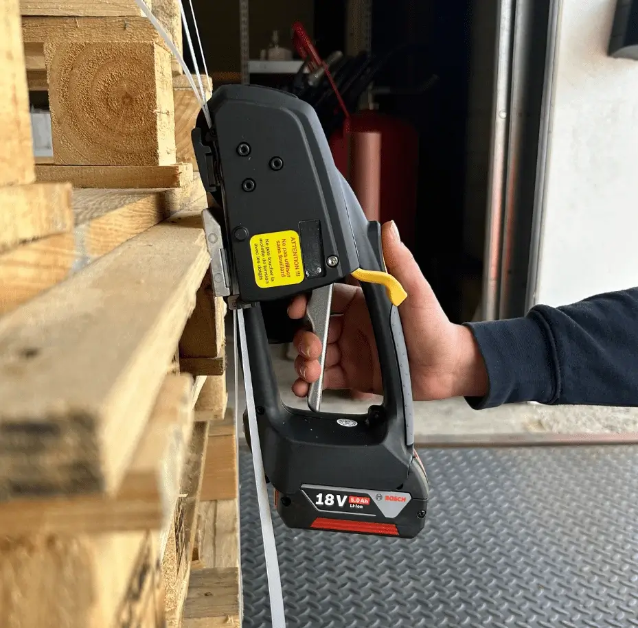 Friction strapping tool for food-grade strapping