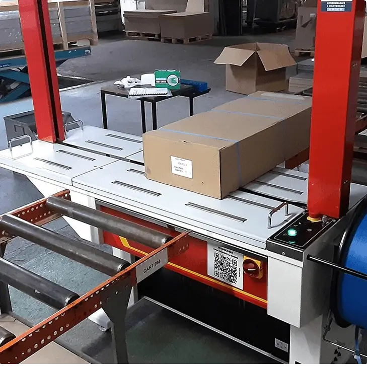 machine de cerclage en logistique pour le cerclage des cartons